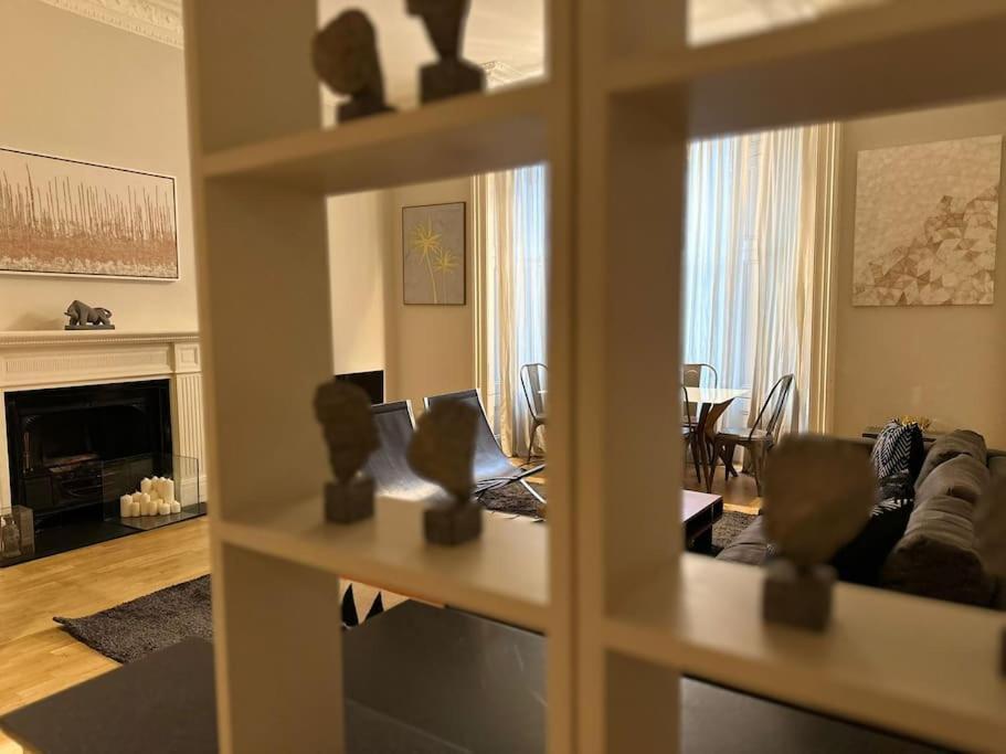 Appartement Stunning 2 Bed/2Bath Flat In Heart Of Kensington à Londres Extérieur photo