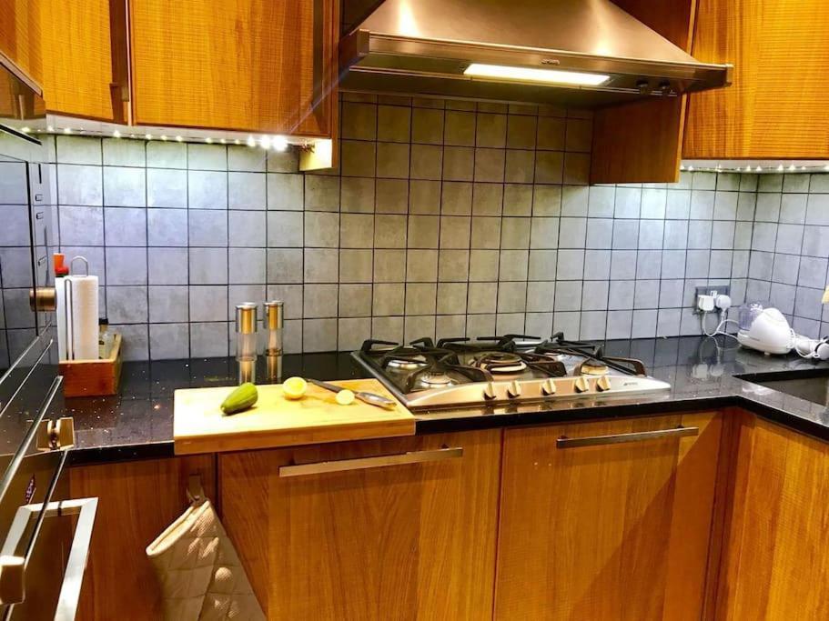 Appartement Stunning 2 Bed/2Bath Flat In Heart Of Kensington à Londres Extérieur photo