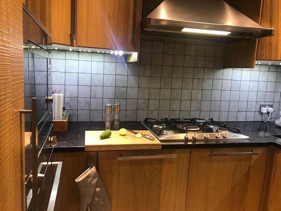 Appartement Stunning 2 Bed/2Bath Flat In Heart Of Kensington à Londres Extérieur photo