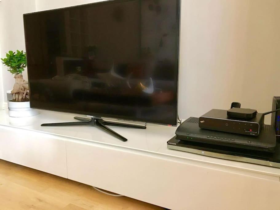 Appartement Stunning 2 Bed/2Bath Flat In Heart Of Kensington à Londres Extérieur photo