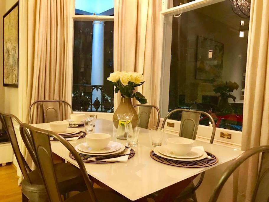 Appartement Stunning 2 Bed/2Bath Flat In Heart Of Kensington à Londres Extérieur photo