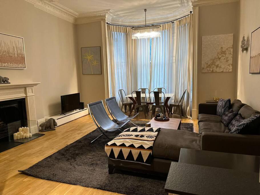 Appartement Stunning 2 Bed/2Bath Flat In Heart Of Kensington à Londres Extérieur photo