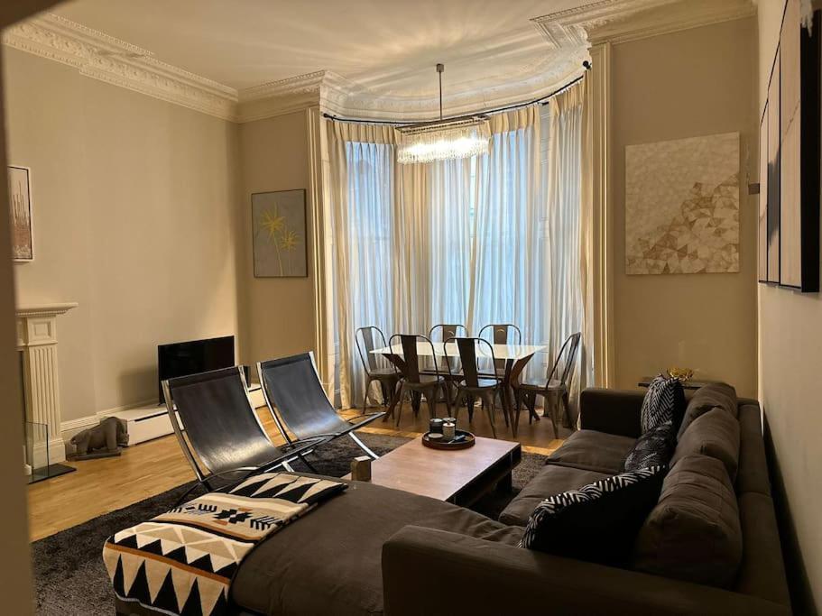 Appartement Stunning 2 Bed/2Bath Flat In Heart Of Kensington à Londres Extérieur photo