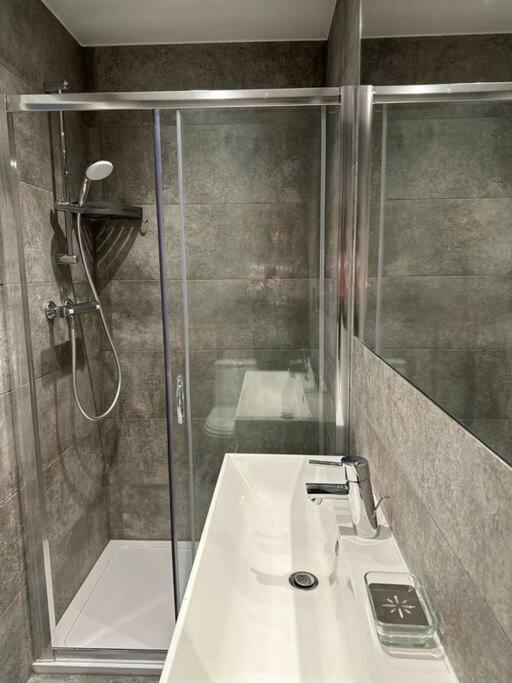 Appartement Stunning 2 Bed/2Bath Flat In Heart Of Kensington à Londres Extérieur photo