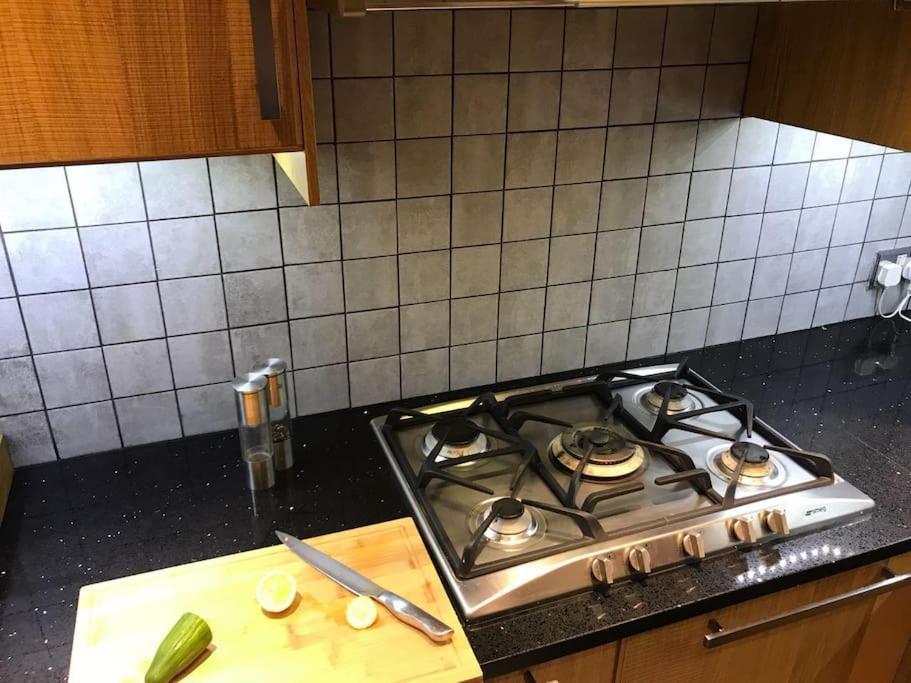 Appartement Stunning 2 Bed/2Bath Flat In Heart Of Kensington à Londres Extérieur photo